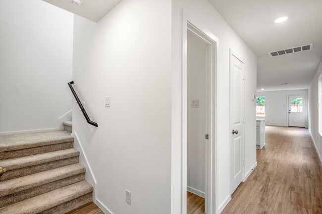 Building Photo - 21463 Carosella Dr