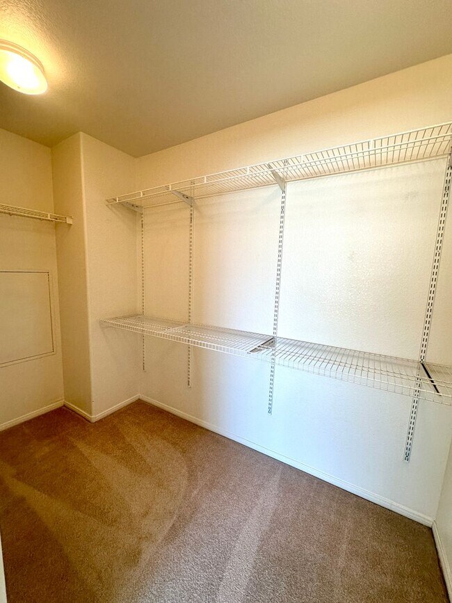 Building Photo - 7607 Pioneer Ranch Ave