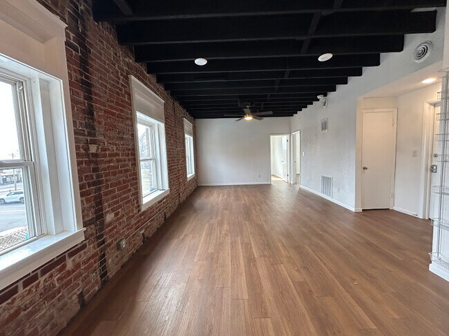 Building Photo - 2202 Lexington Ave