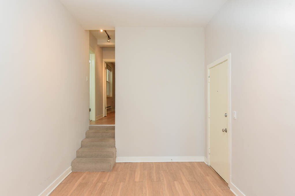 Building Photo - 511 W Belmont Ave