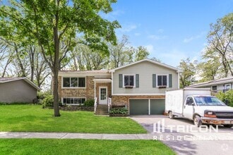 Building Photo - 7924 Oakview Ln