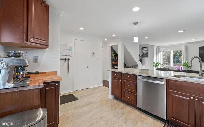 Building Photo - 7680 Wolford Way