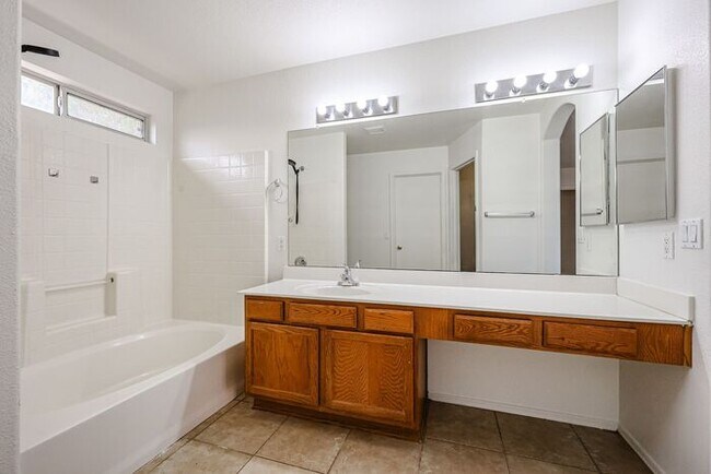 Building Photo - Charming 3-bedroom, 2-bathroom home locate...