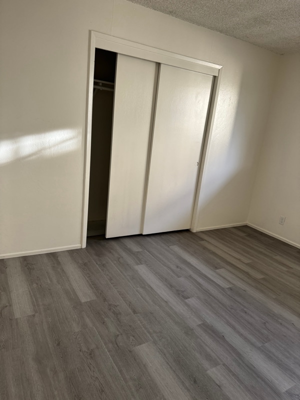 Building Photo - 947 Tamarack Ln