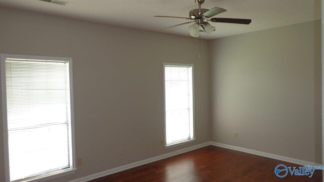 Building Photo - 718 Wynsom Dr SE