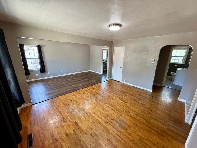 Building Photo - Adorable 3 bedroom 1.5 bathroom house for ...