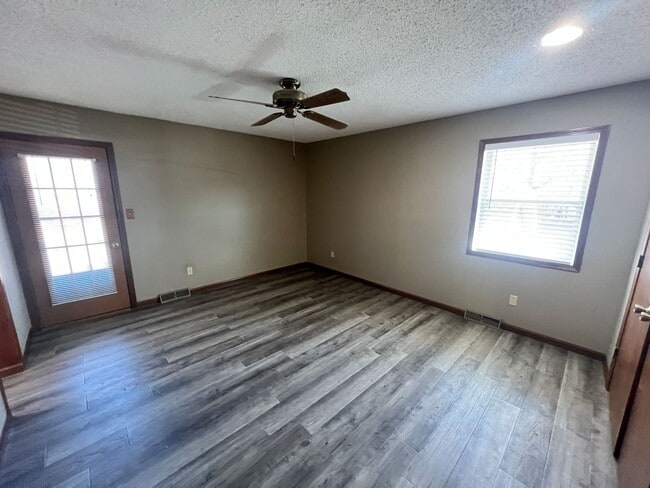 Building Photo - Spacious 3BR Home with 3-Car Garage & Big Backyard