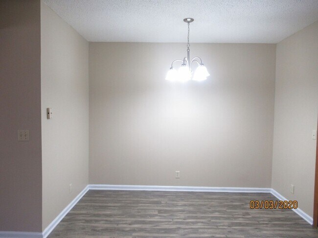 Building Photo - Mallwood Subdivision