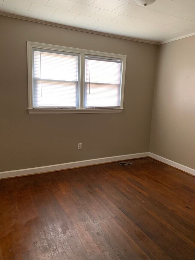 Building Photo - 235 Eastbrook Dr