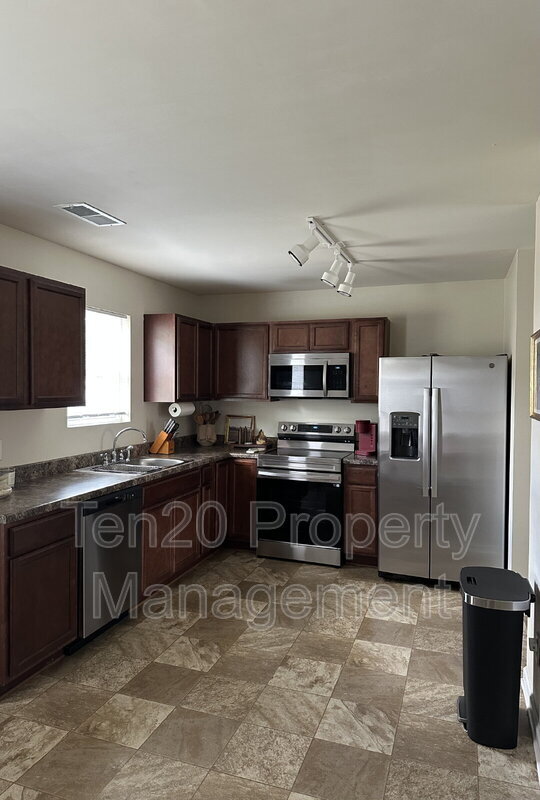 Building Photo - 753 Compass Trl