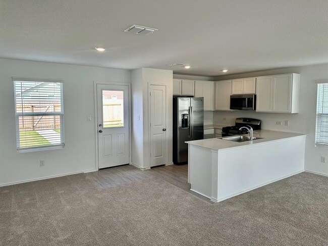 Building Photo - 228 Sormonne Lp