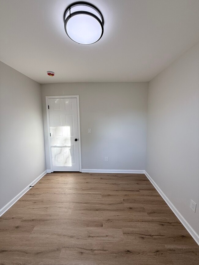 Building Photo - 40 Eisenhower Dr