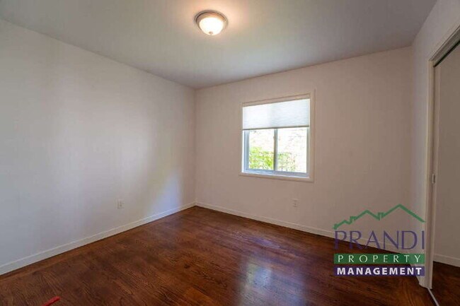 Building Photo - 325 Montecito Dr