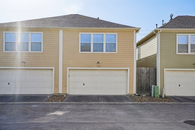 Building Photo - 1719 Redwing Pines Dr