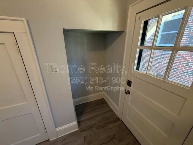 Building Photo - 821 Marigold St