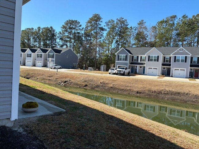 Building Photo - FORMER MODEL townhome at Villa Grande community