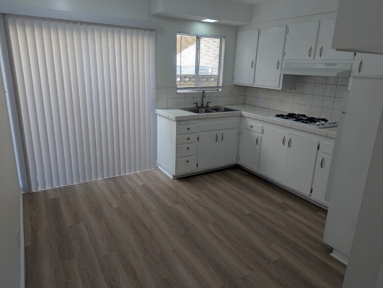 Building Photo - 216 Melrose Dr