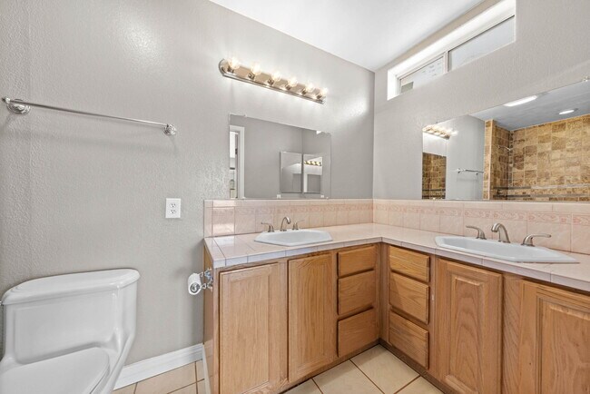 Building Photo - 655 Kane Ct