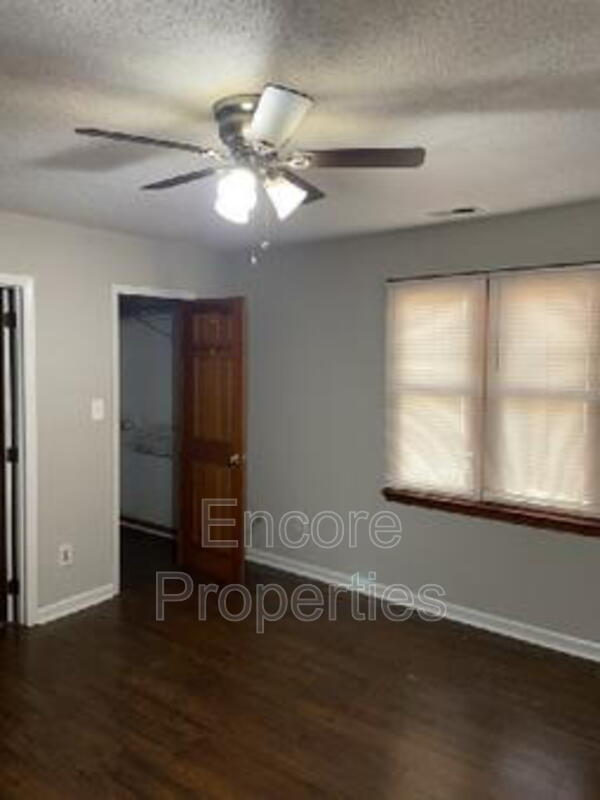 Building Photo - 6555 English Oaks Dr