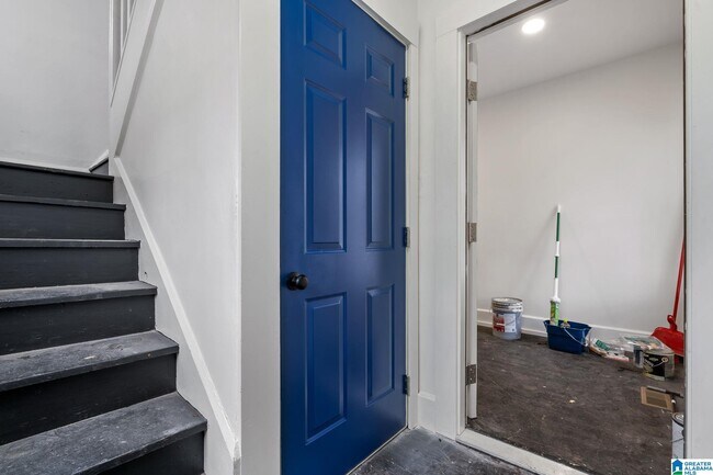 Building Photo - 1101 7th Ave W