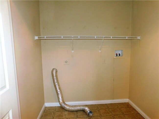 Building Photo - 1206 Carthage Dr