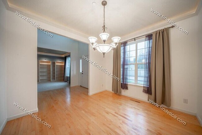 Building Photo - Bright & Elegant 3-Bedroom w/ Study and En...