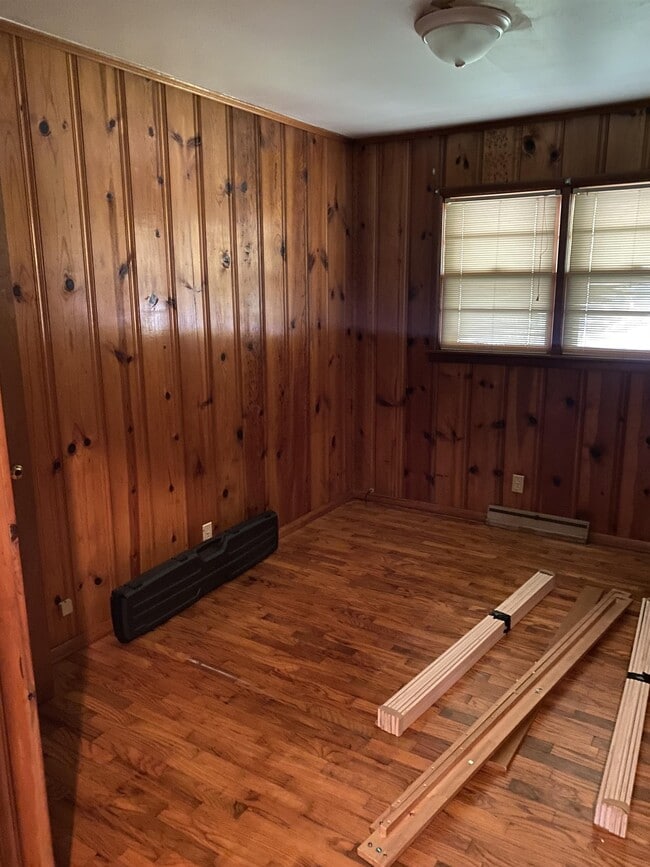 Building Photo - 706 S Taylor Dr