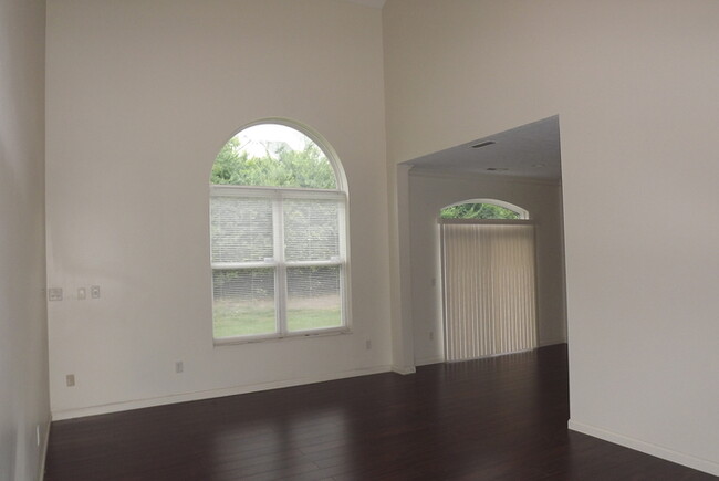Building Photo - Spacious 2 story Beavercreek Condo