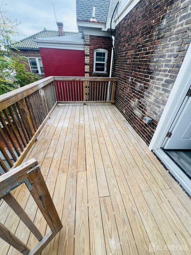 Building Photo - 362 Lawrie St