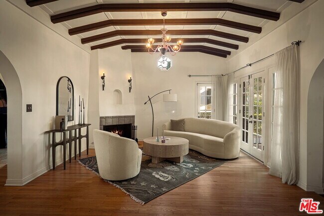 Building Photo - 2223 Cloverfield Blvd