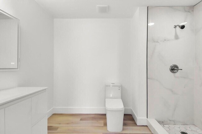 Building Photo - 313 NW Dorchester St