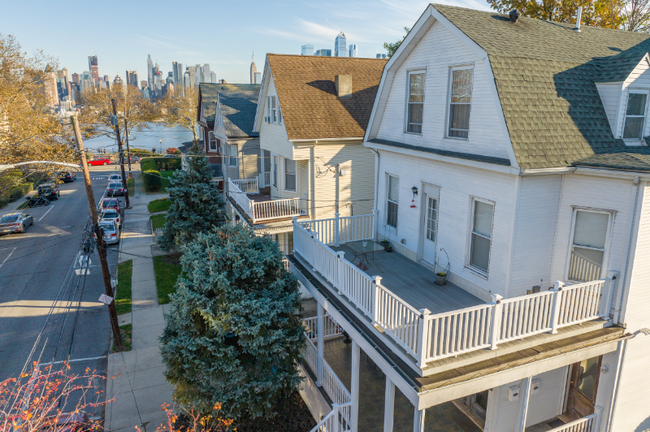 Building Photo - 11 Duer Pl