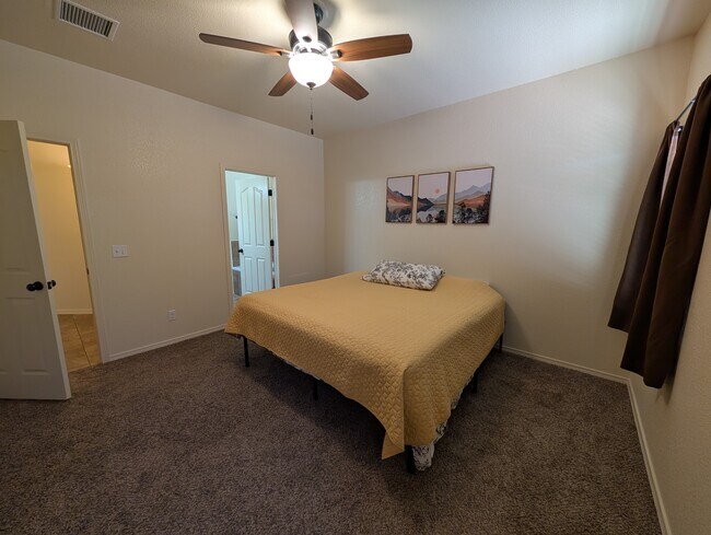 Building Photo - 5604 New Castle Ct