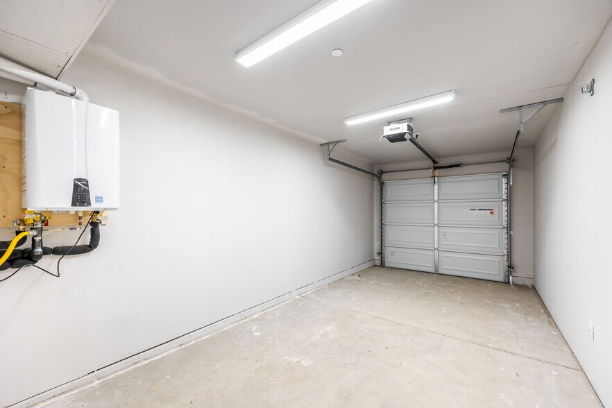 Building Photo - 2409 Cava Ct