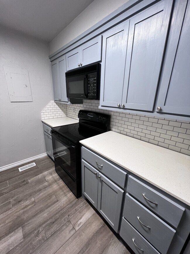 Building Photo - 2451 NW 38th St