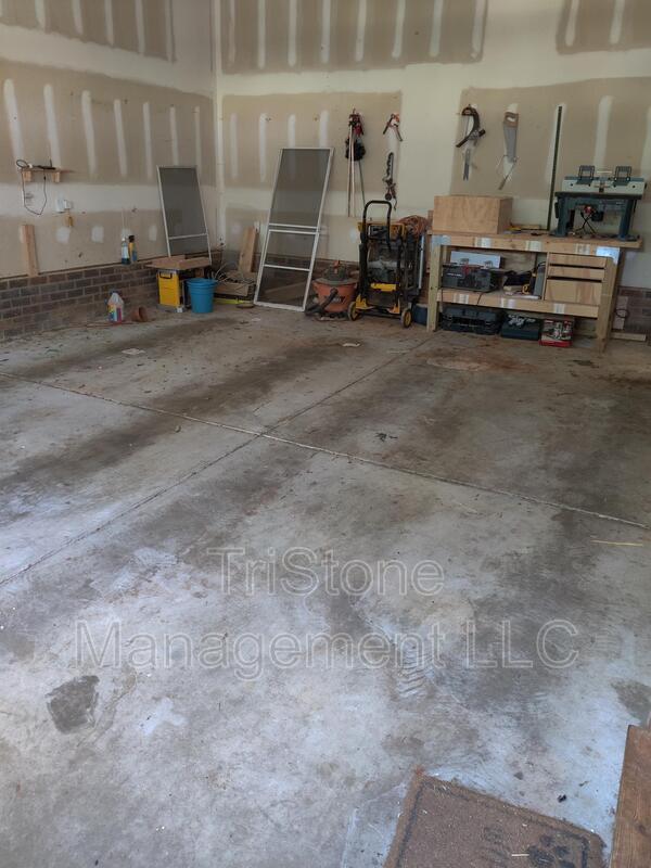 Building Photo - 14512 Harvington Dr