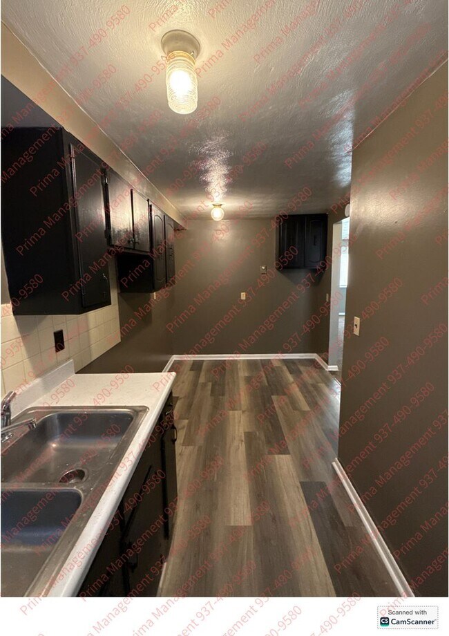 Building Photo - 21 W Parkwood Dr