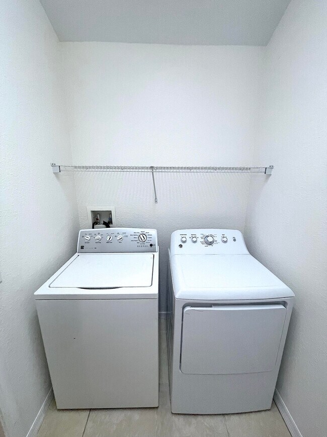 Building Photo - 1791 S Dovetail Dr