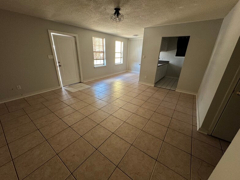 Building Photo - 1863 Nekoma Ct