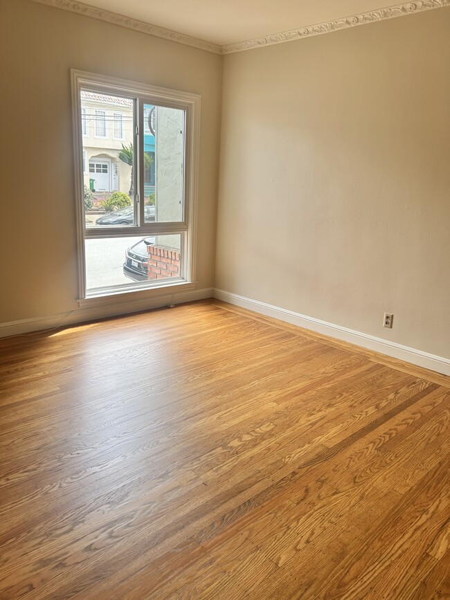 Building Photo - 1547 18th Ave