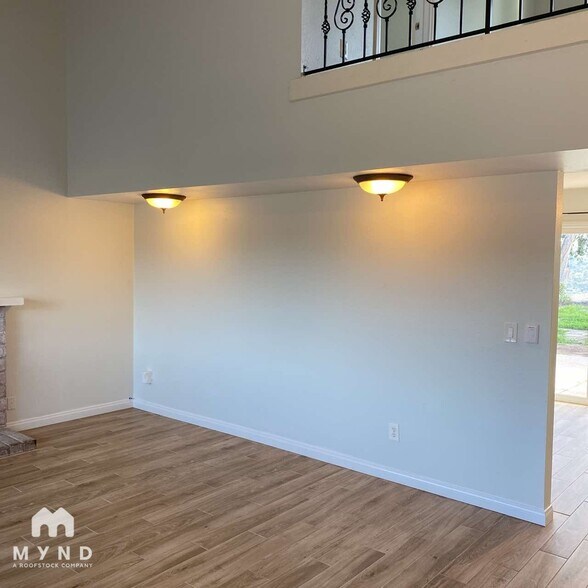 Building Photo - 8239 Water View Ct