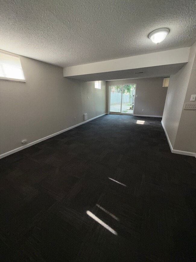 Building Photo - Spacious 3 Bedroom Home with Finished Base...