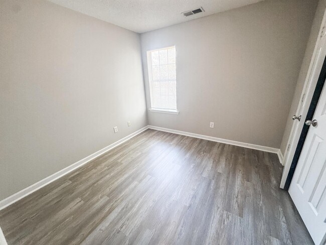 Building Photo - 6900 Wrigley Dr