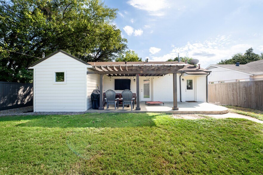 Covered Patio - 4731 Wateka Dr