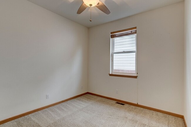 Building Photo - 3-bedroom, 2-bathroom single-level home