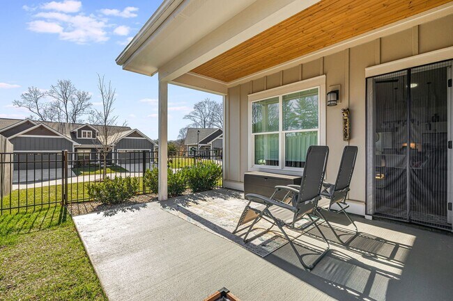 Building Photo - Modern 3-Bedroom Home in The Cottages at Avery Creek