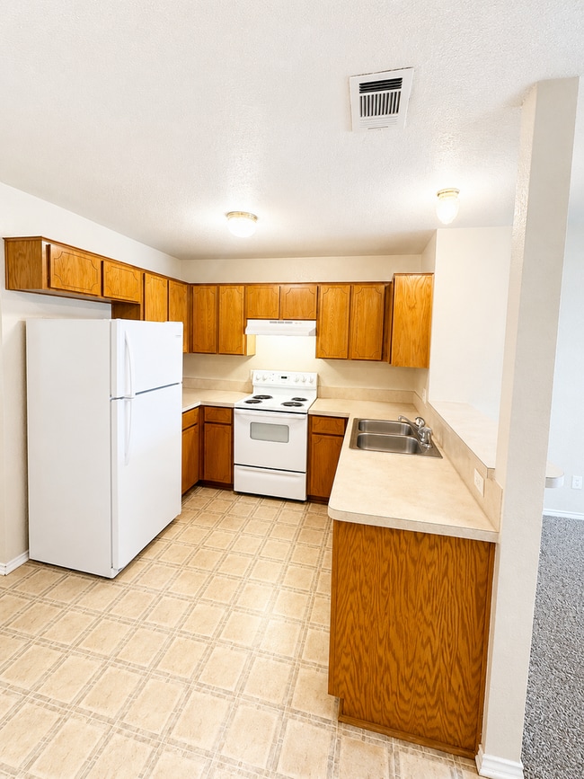 Building Photo - AVAILABLE NOW!! APPLY ON OUR WEBSITE NOW!