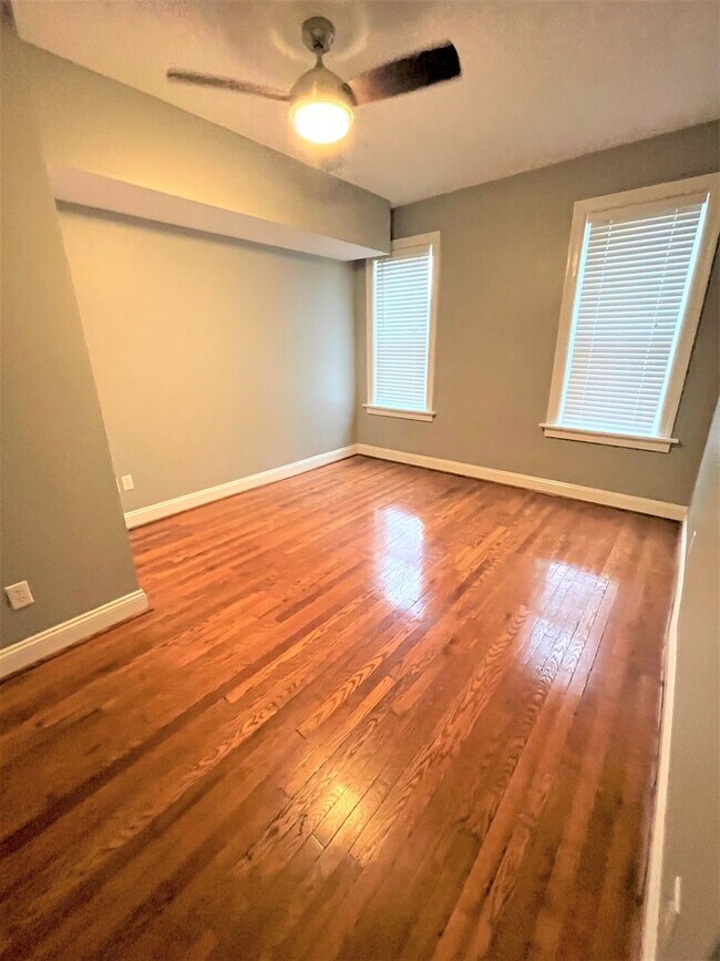 Building Photo - $1750 - Spacious & Updated 2B/2B Main Floo...