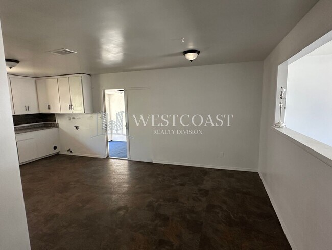 Building Photo - Highland