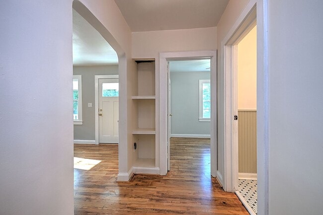 Building Photo - 608 Forest St